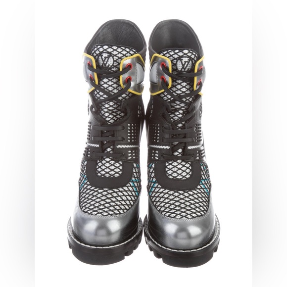 Prestine Louis Vuitton Digital Gate Leather Ankle Boots - Picture 3 of 7